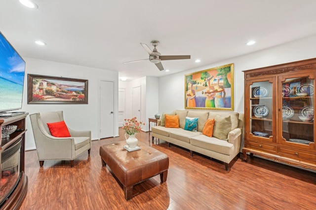 living room featuring hardwood / wood-style flooring and ceiling fan