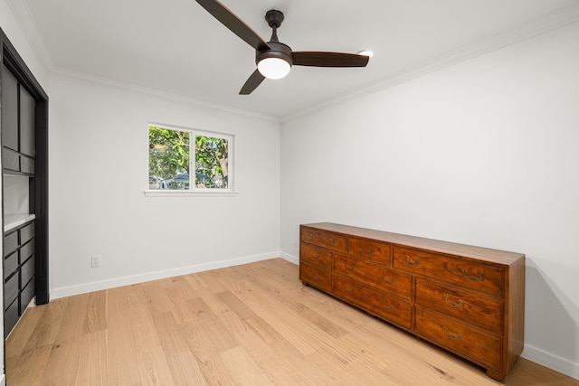 bedroom featuring ceiling fan, crown molding, and light hardwood / wood-style flooring