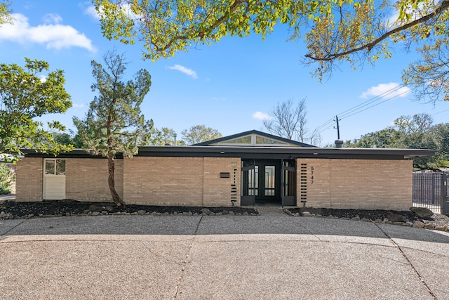 view of front of property