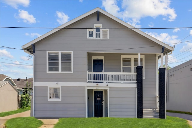 view of front facade with a front lawn