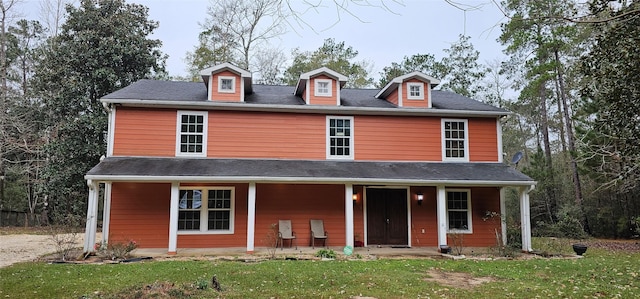 view of front facade featuring a porch and a front lawn