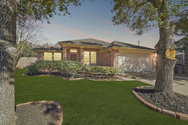 view of front of home featuring a yard and a garage