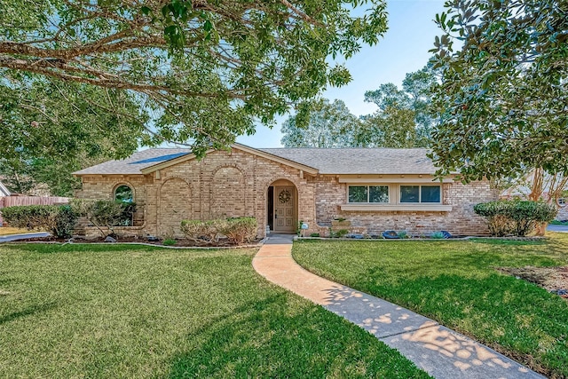 single story home with a front lawn