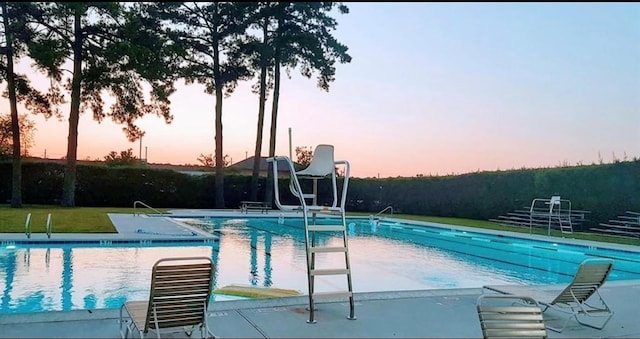 view of pool at dusk