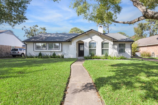 single story home featuring a front yard