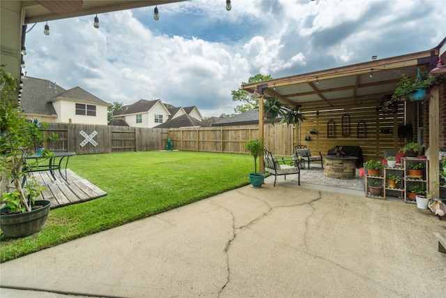 view of yard with a patio