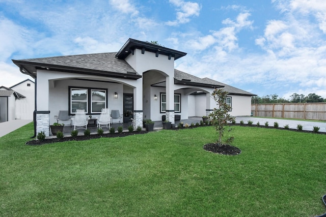 view of front of property featuring covered porch and a front lawn