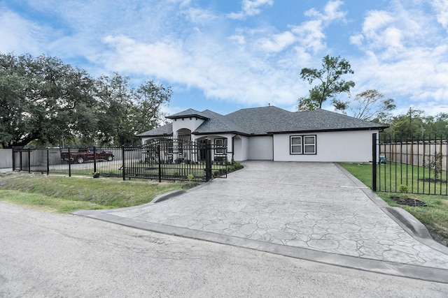 view of front of house featuring a front yard