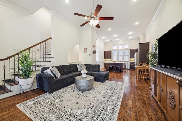 living room featuring ceiling fan, dark hardwood / wood-style floors, and ornamental molding