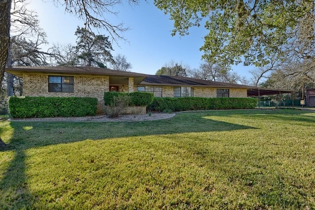 ranch-style house featuring a front lawn