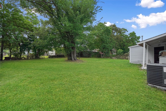 view of yard featuring cooling unit