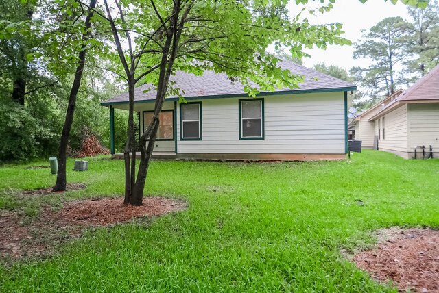 back of house with a lawn