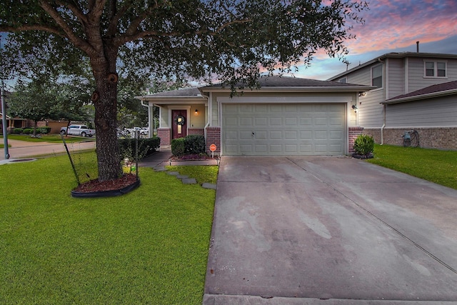 view of front facade featuring a yard and a garage