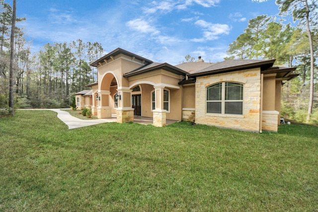 view of front of house with a front yard