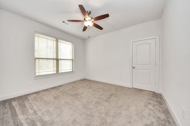 carpeted empty room featuring ceiling fan