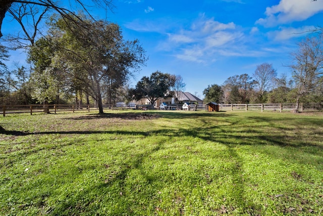 view of yard featuring a rural view