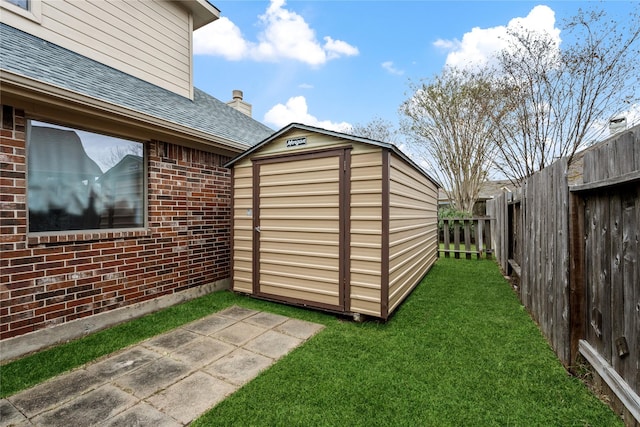 view of outbuilding with a yard