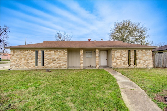 single story home featuring a front lawn