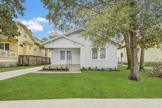 view of front of property featuring a front lawn and covered porch