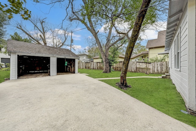 view of yard with a garage and an outdoor structure