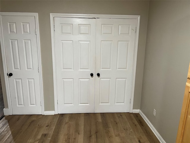 room details with hardwood / wood-style floors