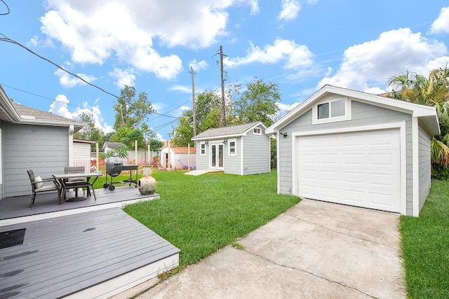 view of yard featuring a garage and an outdoor structure