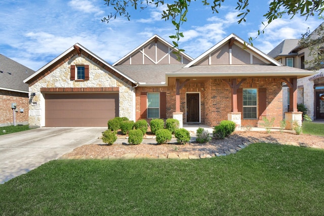 view of front of home featuring a front yard