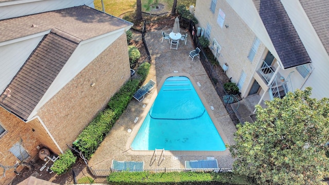 view of swimming pool