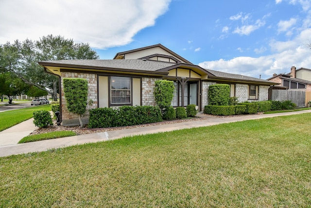 view of front of house with a front lawn