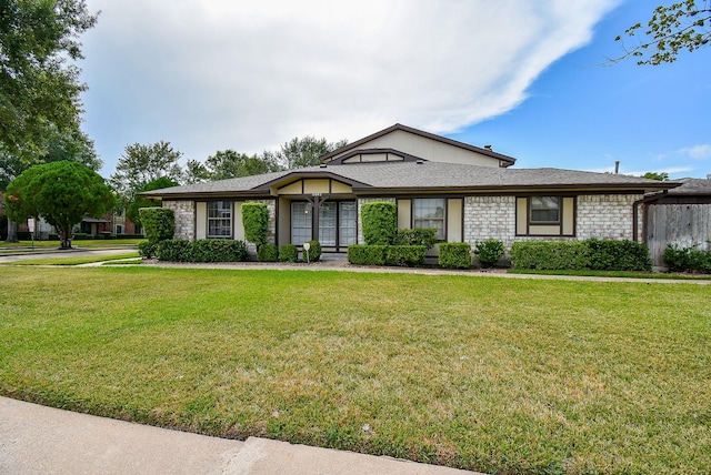 single story home with a front yard