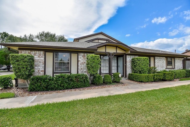 view of front of home with a front yard