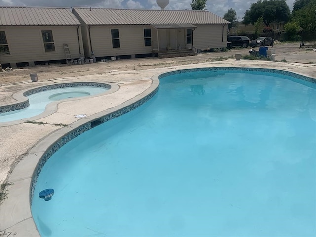 view of swimming pool