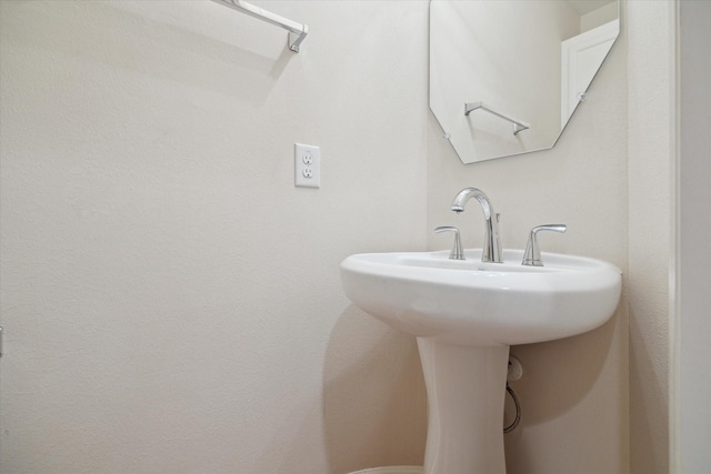 bathroom featuring sink