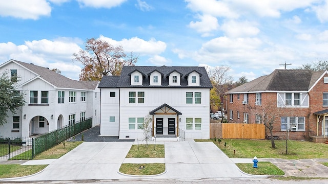 view of front of house with a front lawn