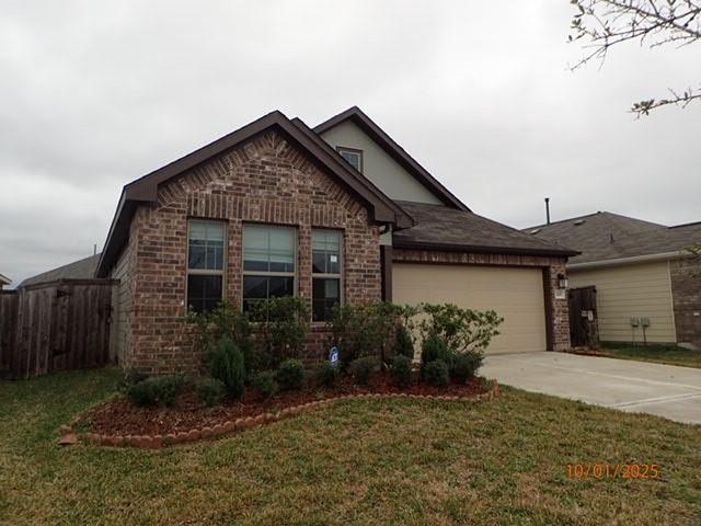 view of front of house featuring a front yard and a garage