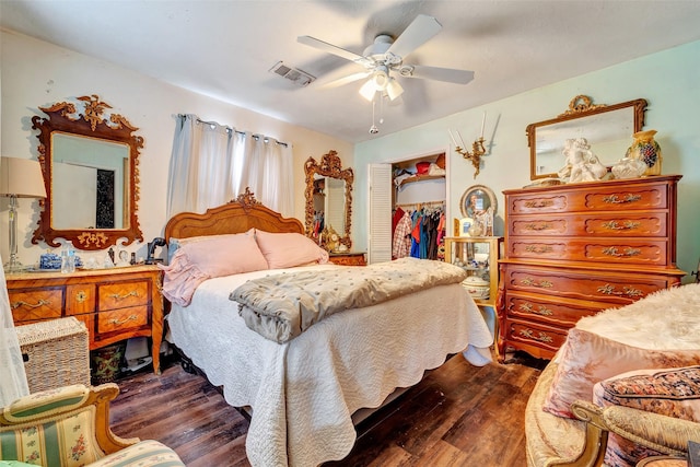 bedroom with ceiling fan, dark wood-type flooring, and a closet