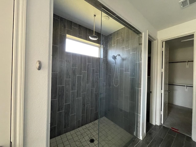 bathroom featuring tiled shower