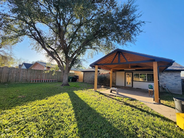 view of yard featuring a patio