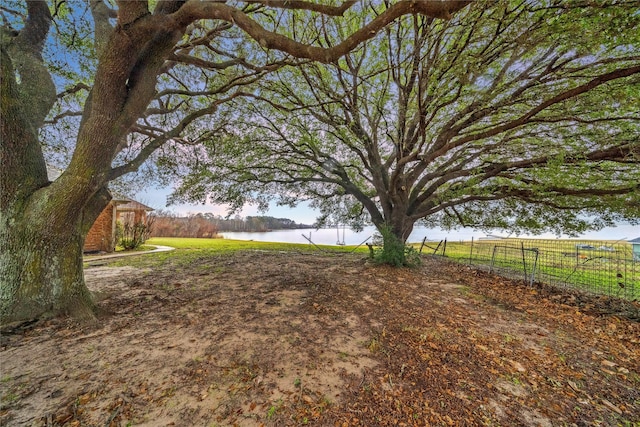 view of yard featuring a water view