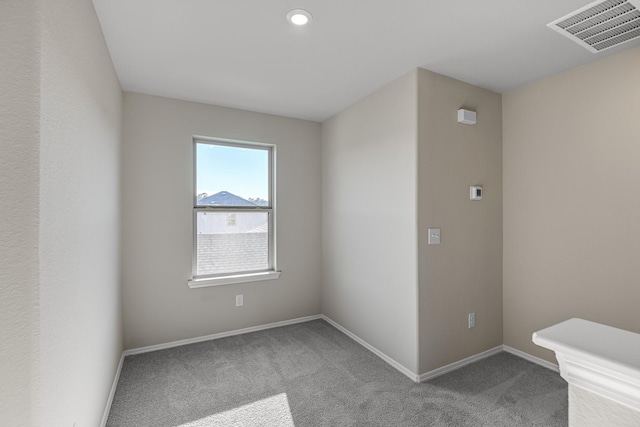 unfurnished room featuring carpet floors