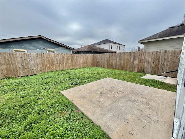 view of yard featuring a patio