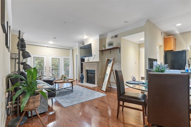 living room featuring hardwood / wood-style floors and crown molding