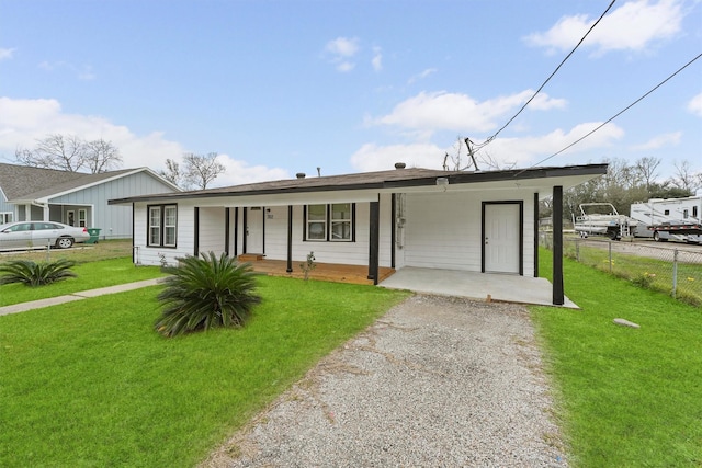 view of front facade featuring a front yard and covered porch