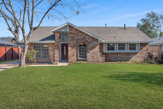 ranch-style house featuring a front yard