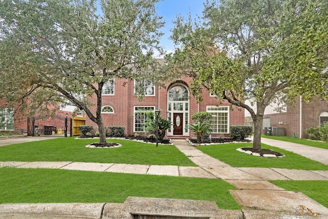 view of front facade featuring a front yard