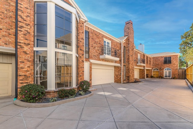 view of front facade with a garage