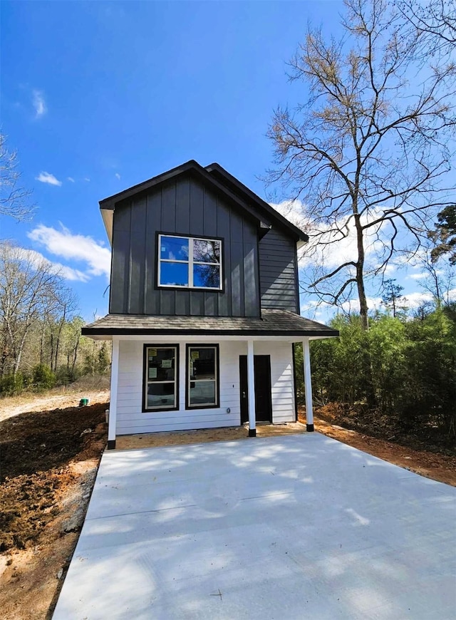 view of front facade with a porch