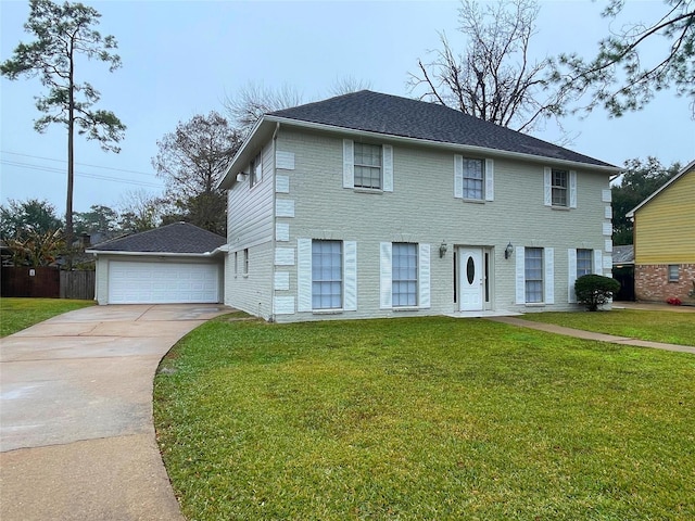 colonial house featuring a front yard