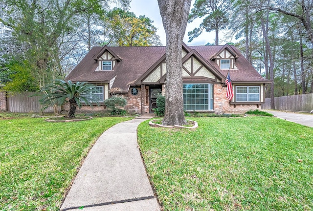 view of front of house featuring a front yard