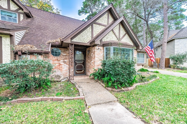 view of front of property with a front yard